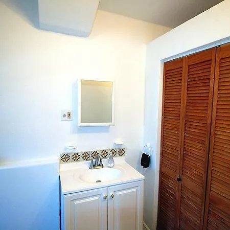 Comfort On Closson - Near Plaza - Fire Pit - Patio Holiday home
