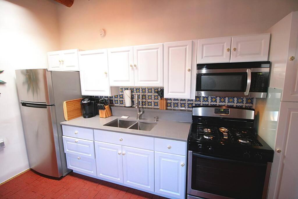 Comfort On Closson - Near Plaza - Fire Pit - Patio *