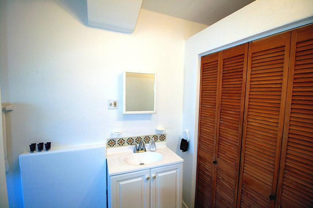 Comfort On Closson - Near Plaza - Fire Pit - Patio Holiday home