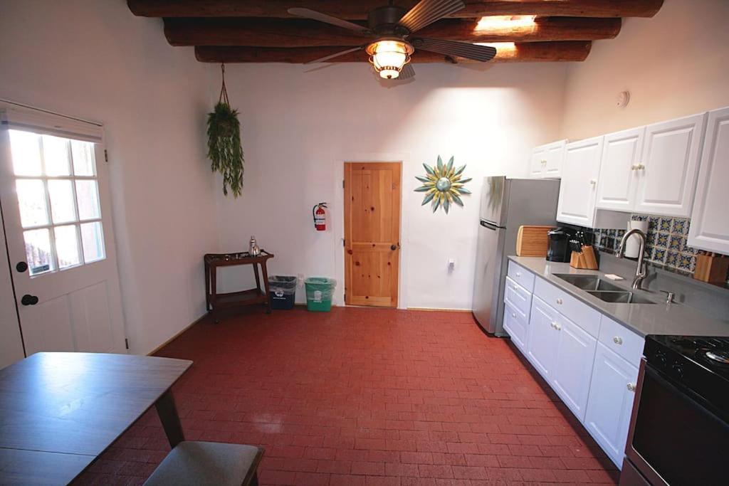 Comfort On Closson - Near Plaza - Fire Pit - Patio *